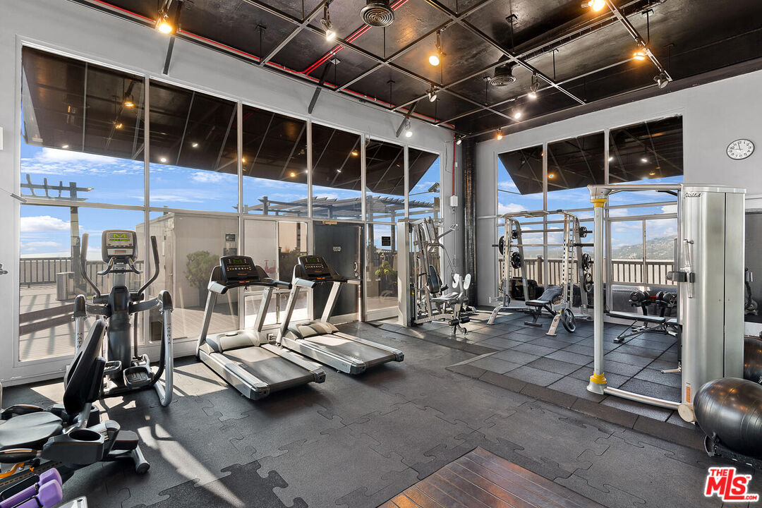 7250 Franklin Ave Unit: 512