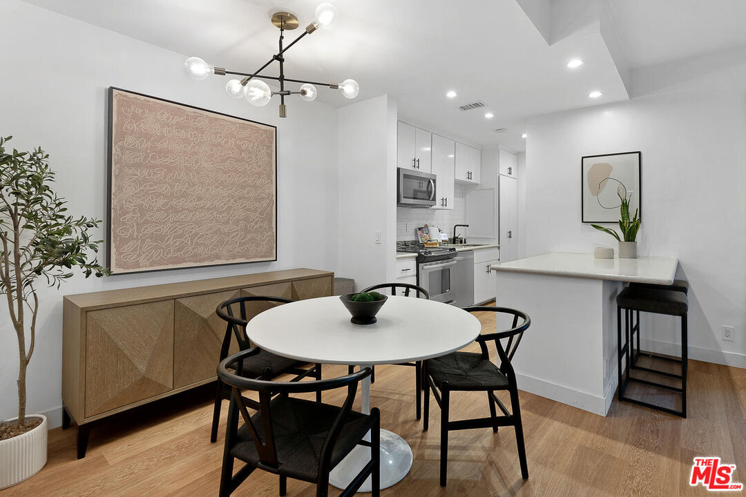 7250 Franklin Ave Unit: 512