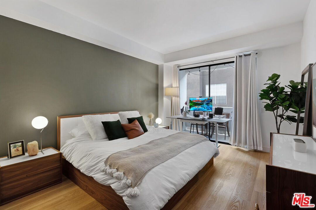 7250 Franklin Ave Unit: 512