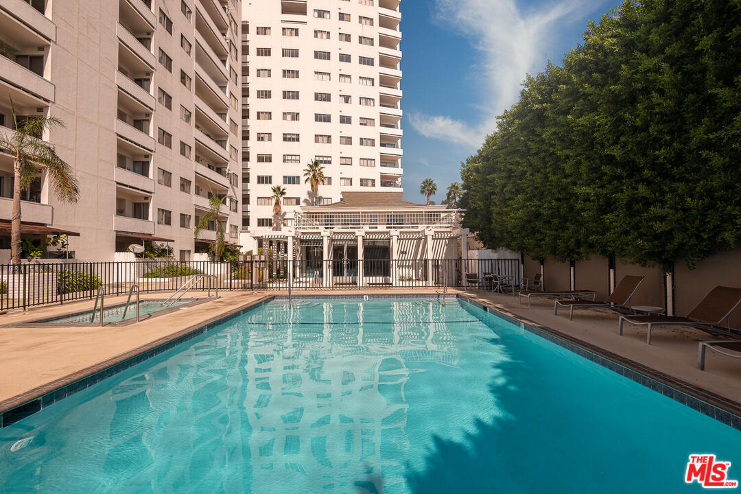 7250 Franklin Ave Unit: 512