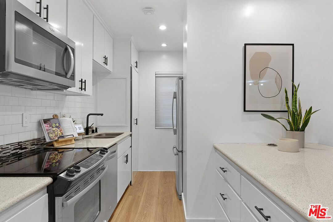 7250 Franklin Ave Unit: 512