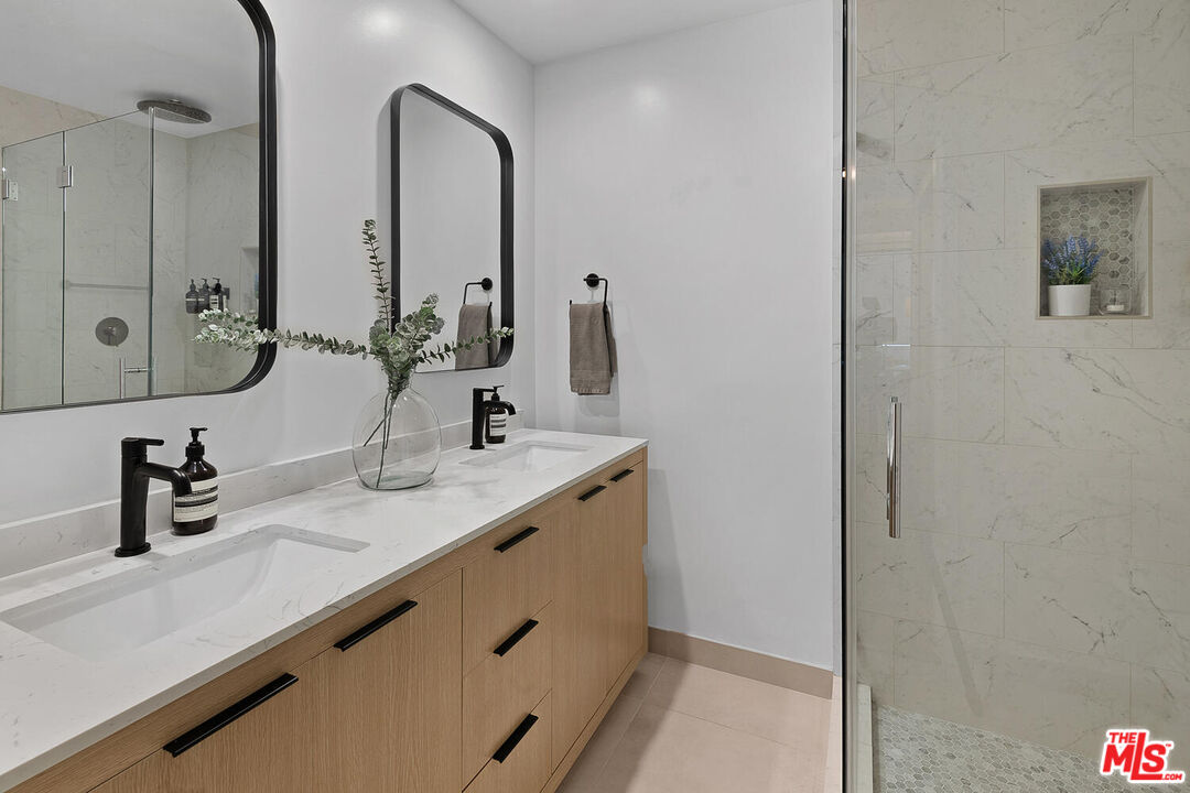 7250 Franklin Ave Unit: 512