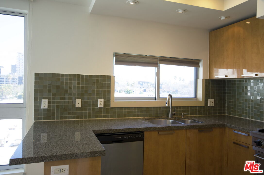 702 S Serrano Ave Unit: 503