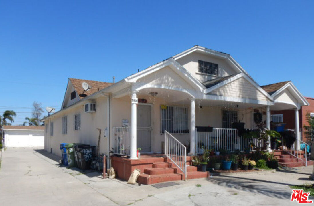 701 W 73rd St