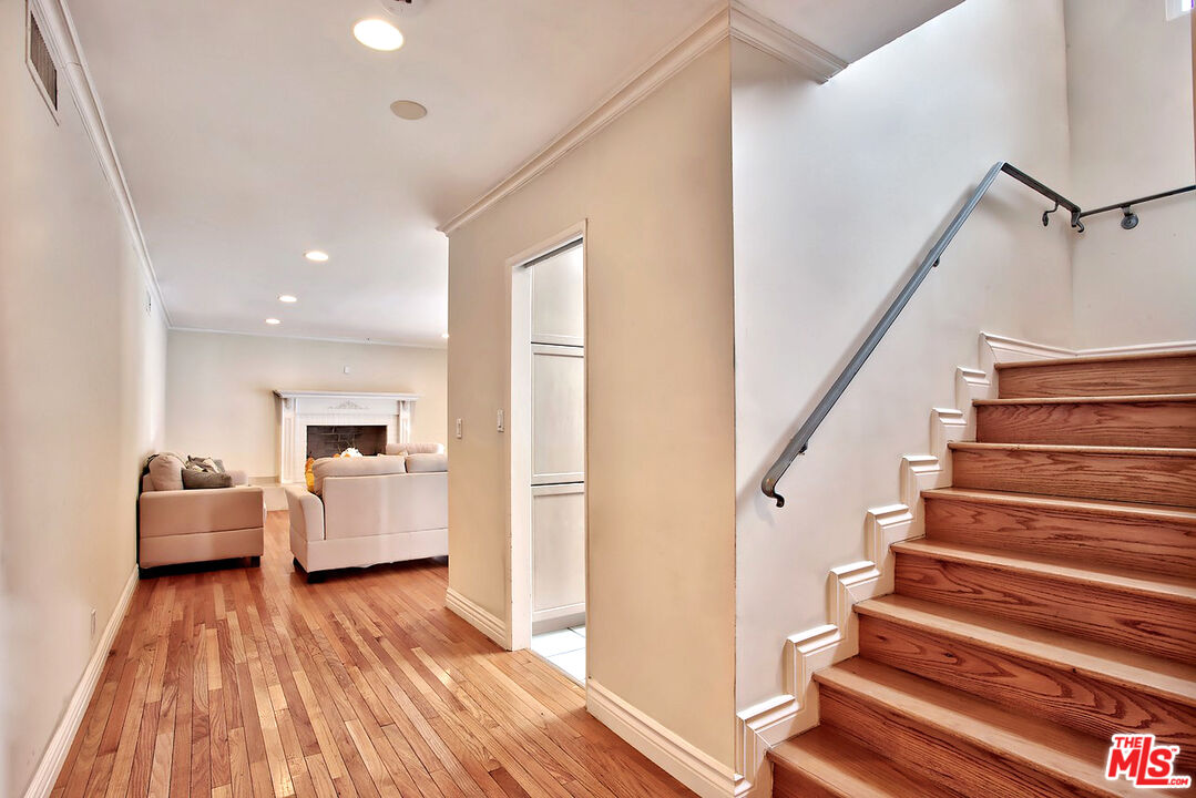 503 N Linden Dr Unit: Guesthouse