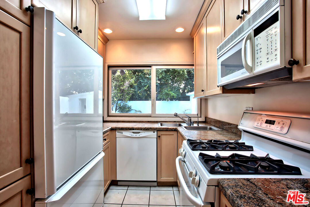 503 N Linden Dr Unit: Guesthouse