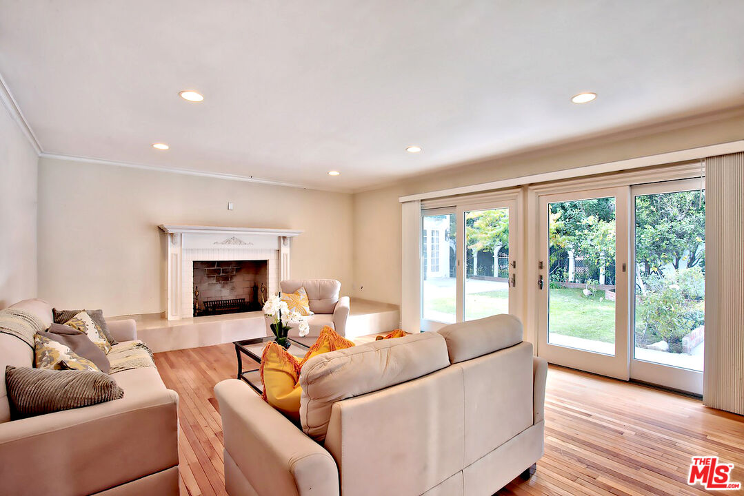 503 N Linden Dr Unit: Guesthouse