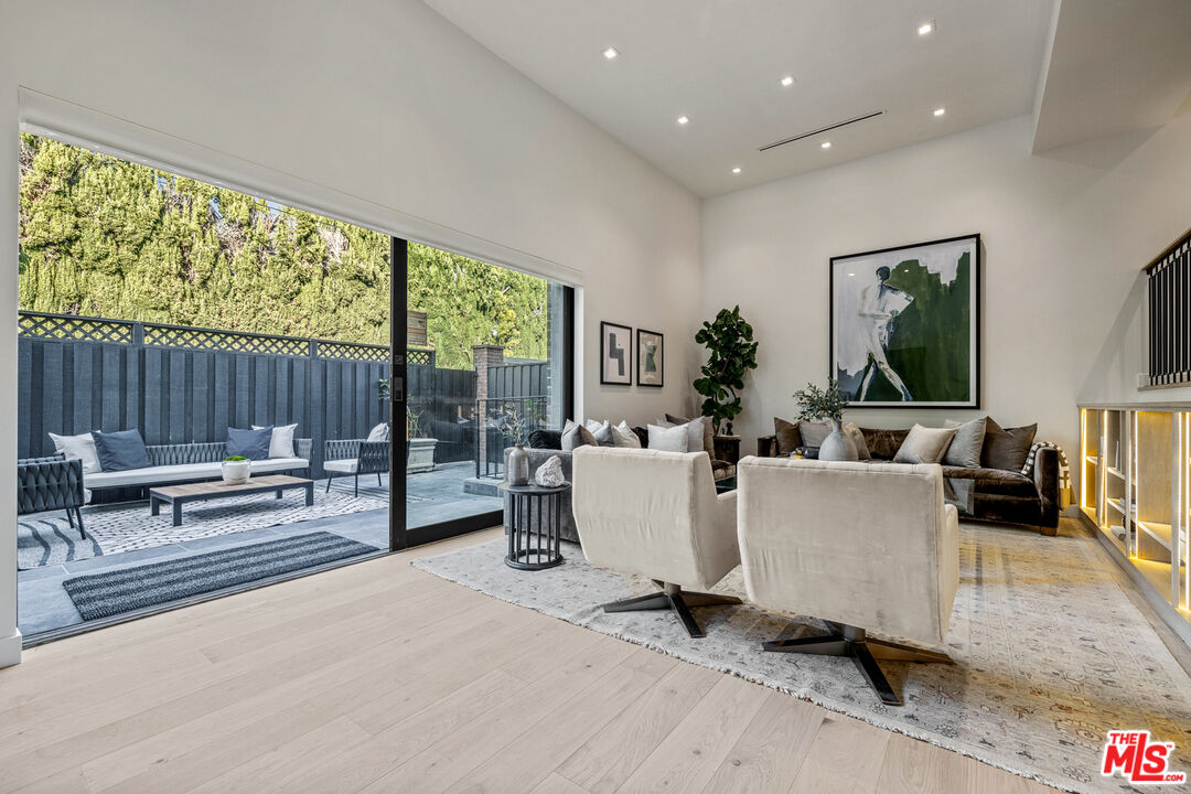 9321 Burton Way Unit: B