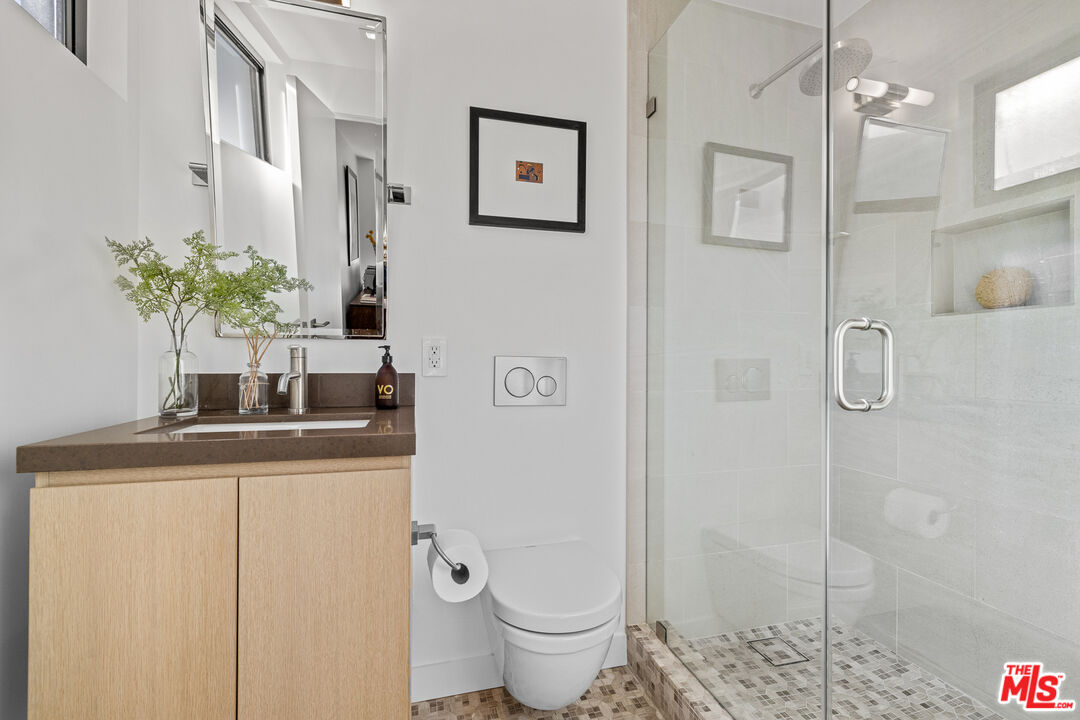 9321 Burton Way Unit: B