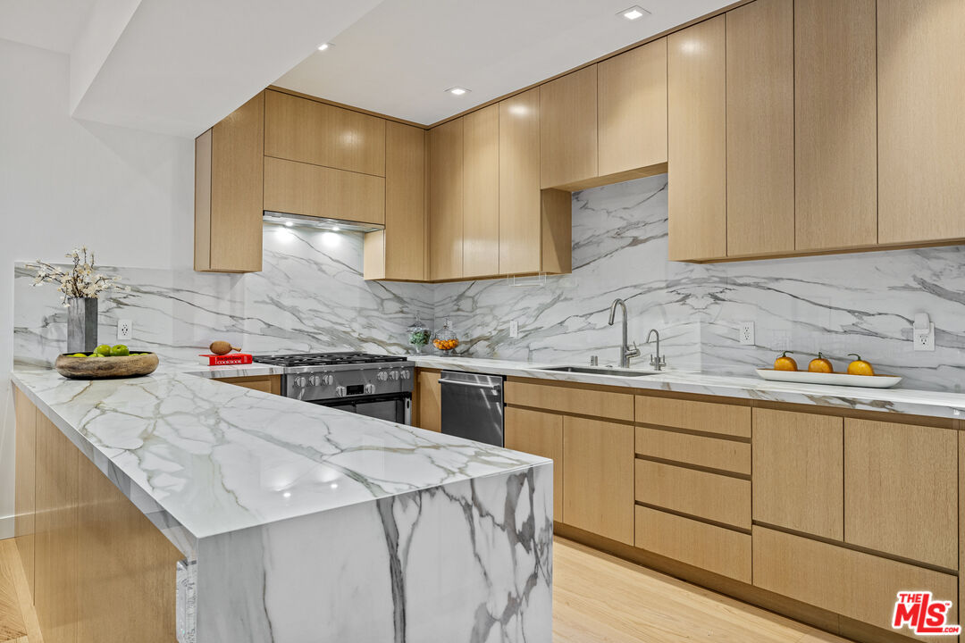 9321 Burton Way Unit: B