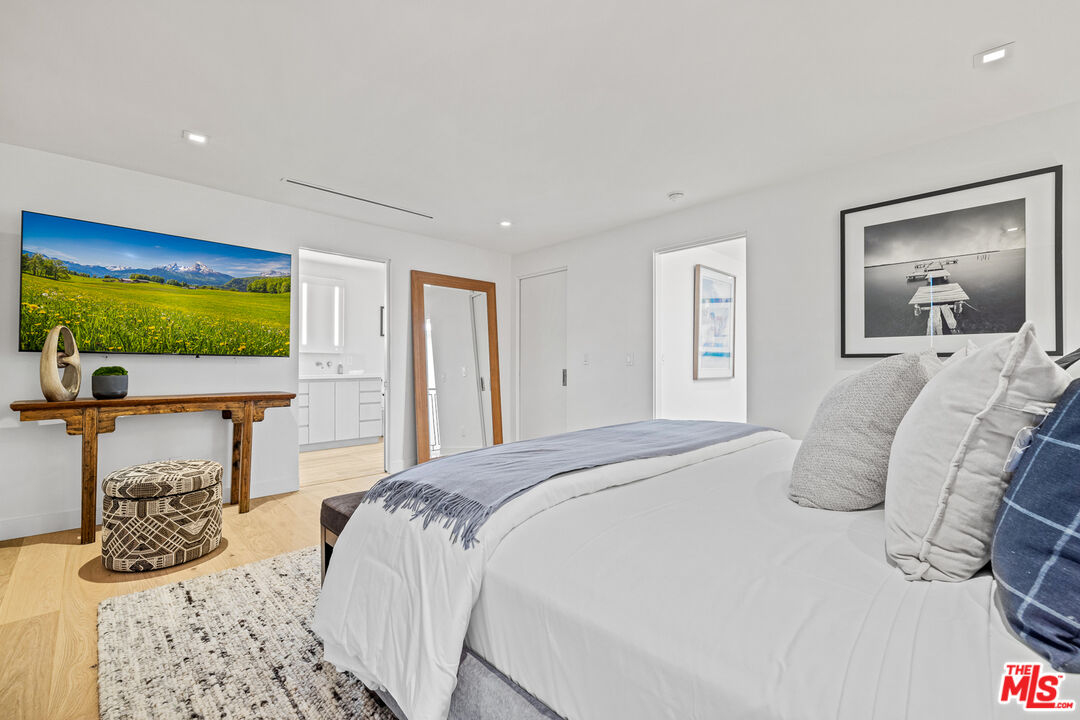 9321 Burton Way Unit: B