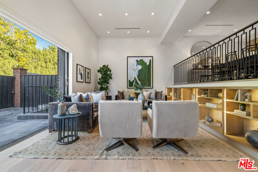 9321 Burton Way Unit: B