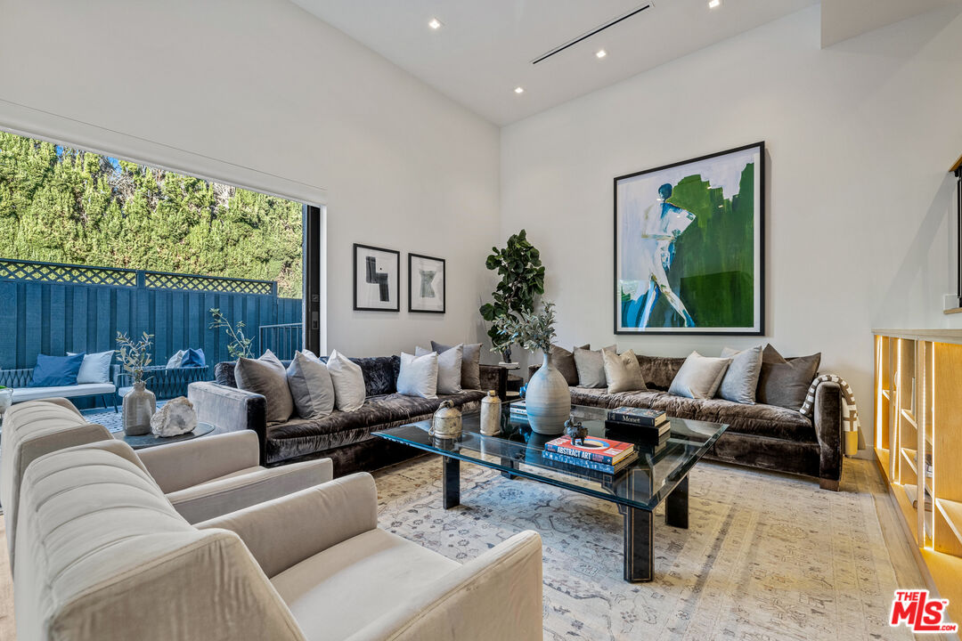 9321 Burton Way Unit: B