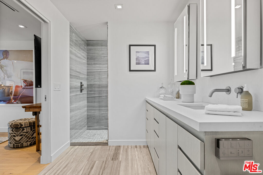 9321 Burton Way Unit: B