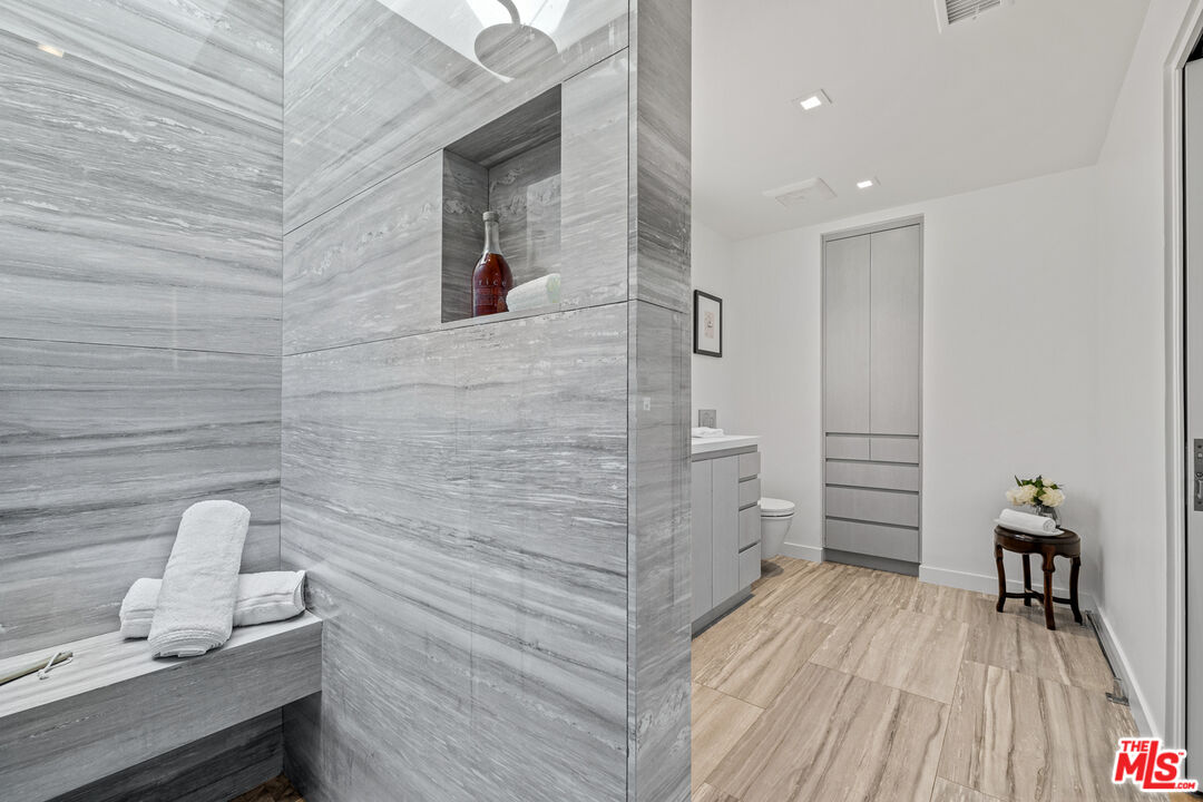 9321 Burton Way Unit: B