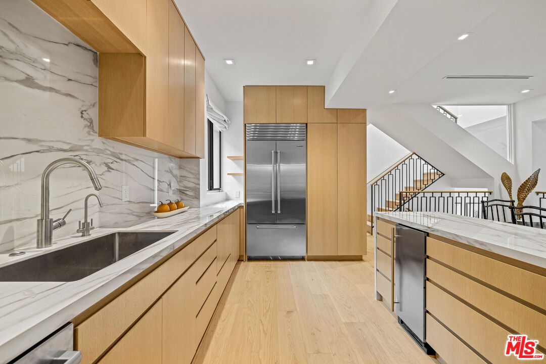 9321 Burton Way Unit: B