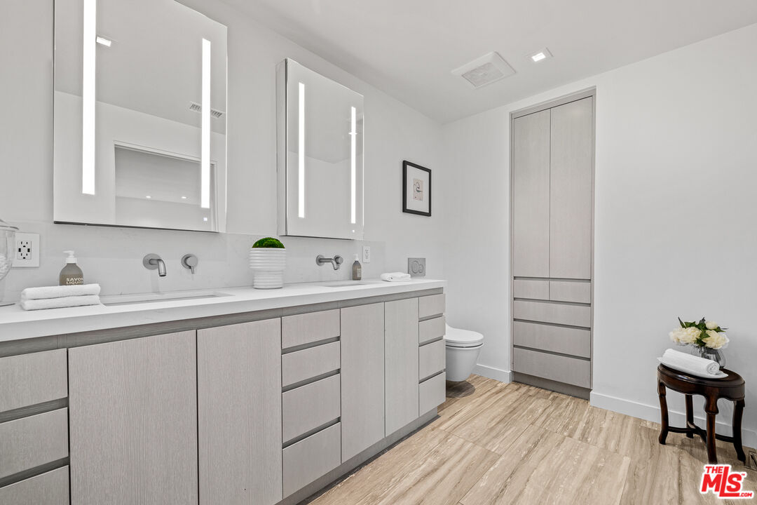 9321 Burton Way Unit: B