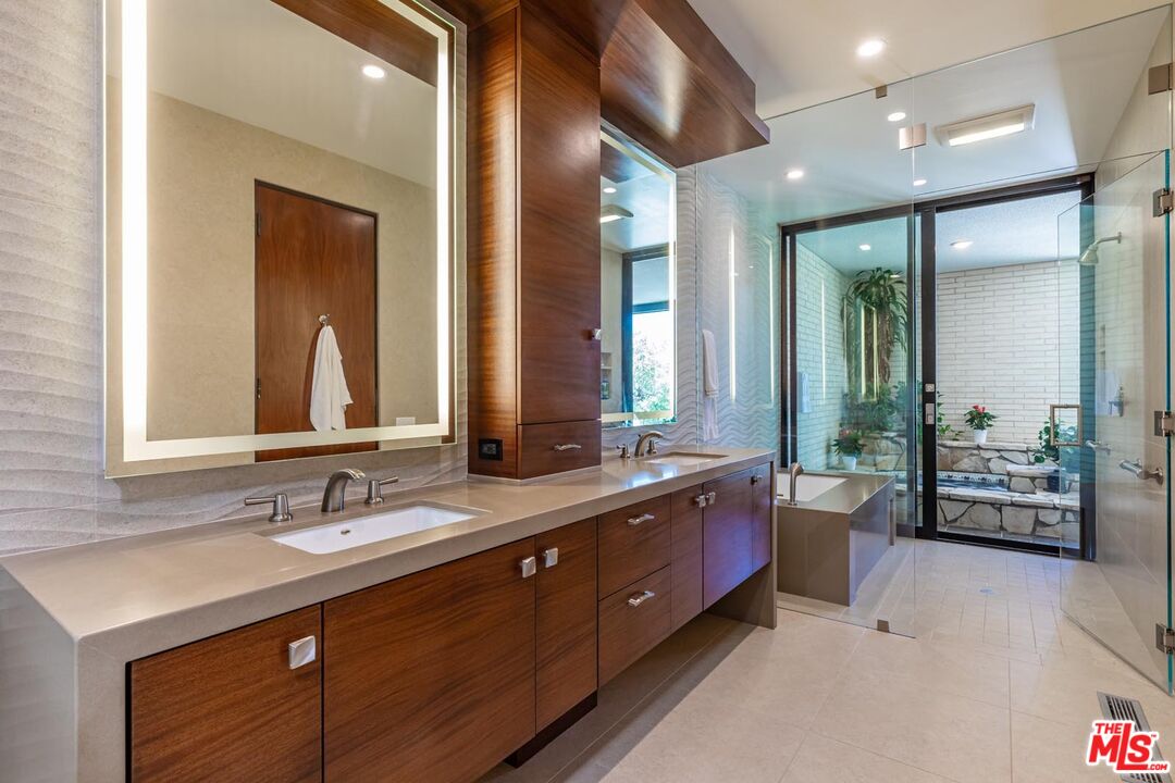 489 Oak Creek Dr