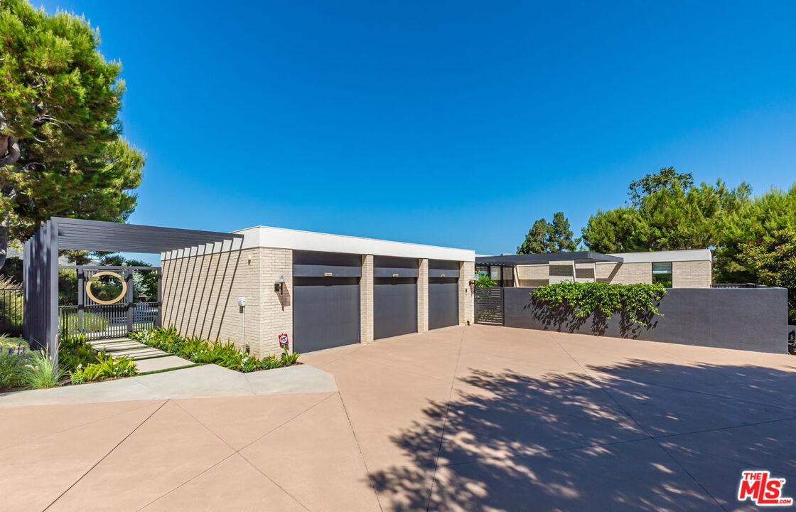 489 Oak Creek Dr