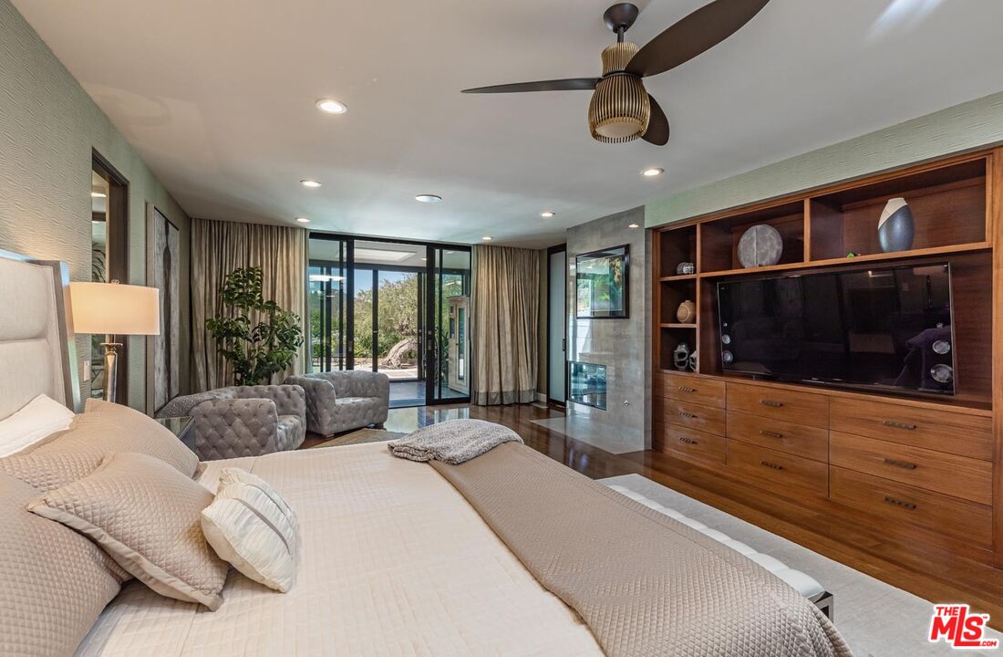 489 Oak Creek Dr