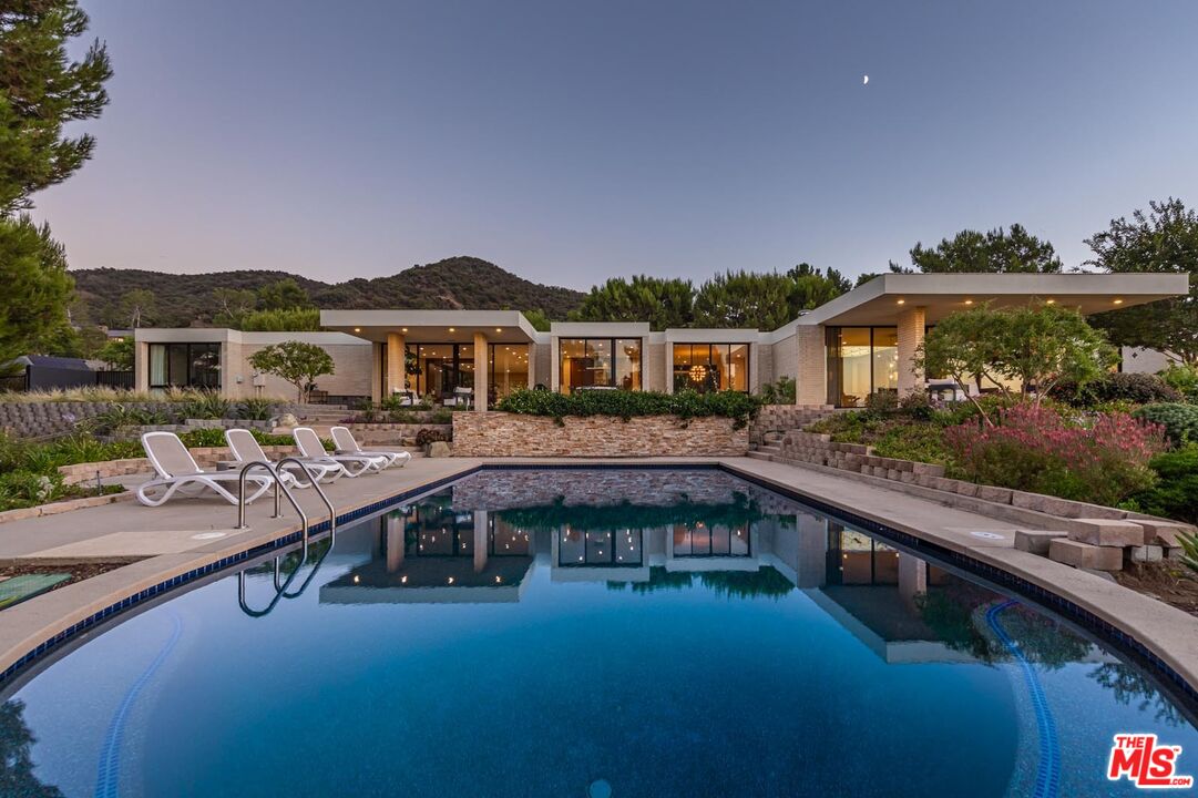 489 Oak Creek Dr