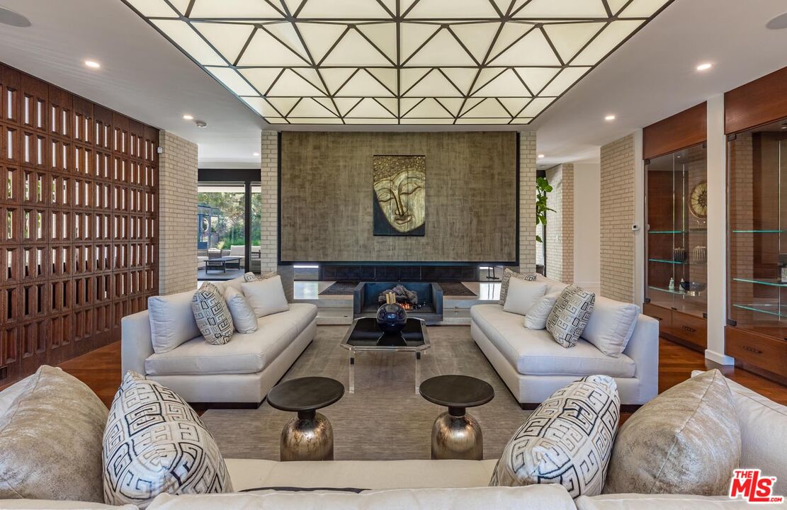 489 Oak Creek Dr