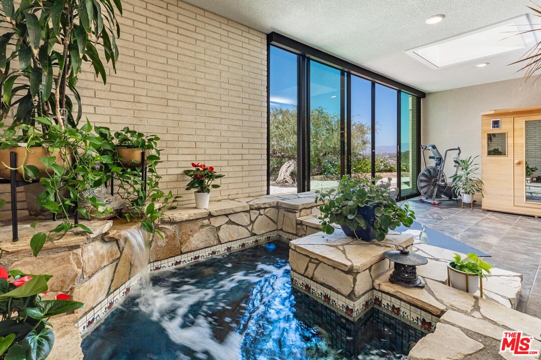 489 Oak Creek Dr