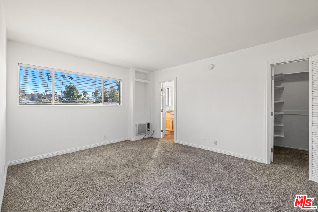 7560 HOLLYWOOD BLVD Unit: 109