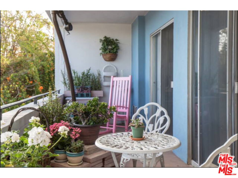 7560 HOLLYWOOD BLVD Unit: 109