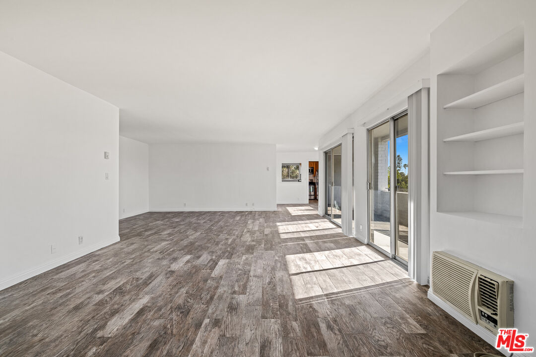 7560 HOLLYWOOD BLVD Unit: 109