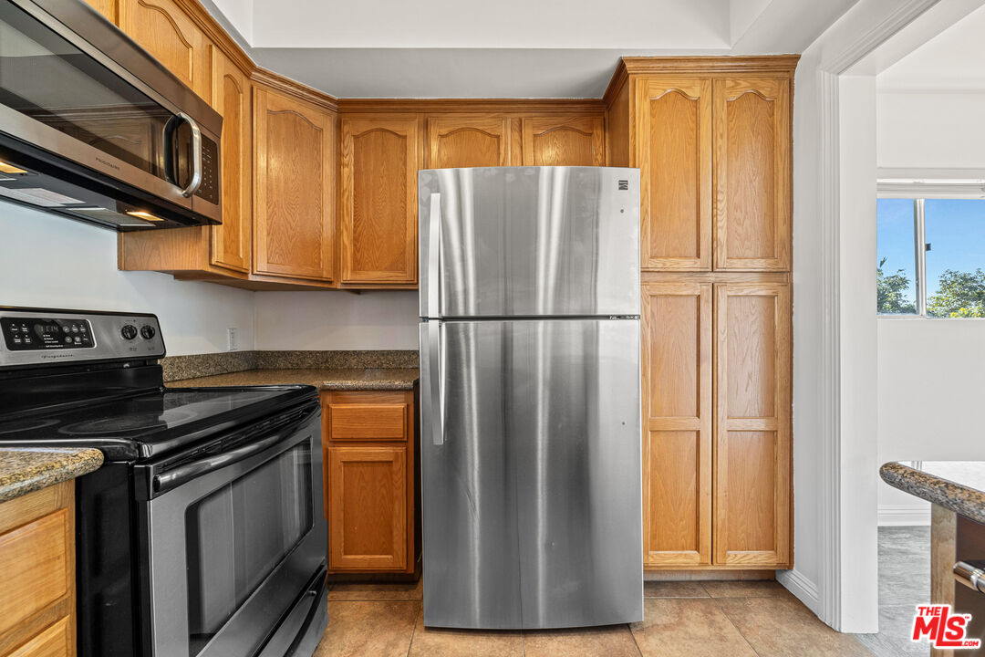 7560 HOLLYWOOD BLVD Unit: 109