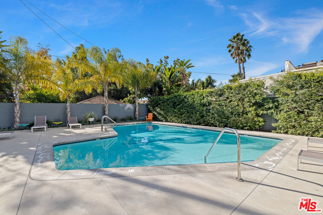 7560 HOLLYWOOD BLVD Unit: 109