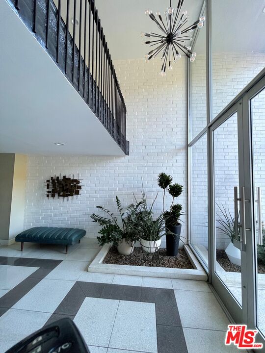 7560 HOLLYWOOD BLVD Unit: 109