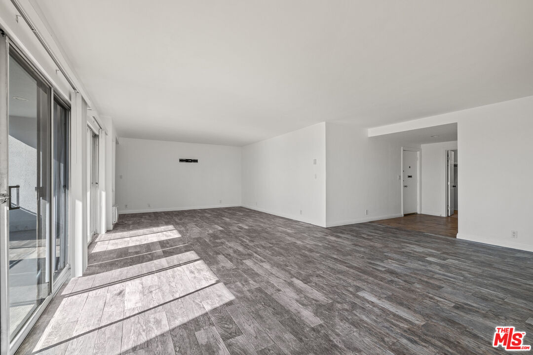 7560 HOLLYWOOD BLVD Unit: 109