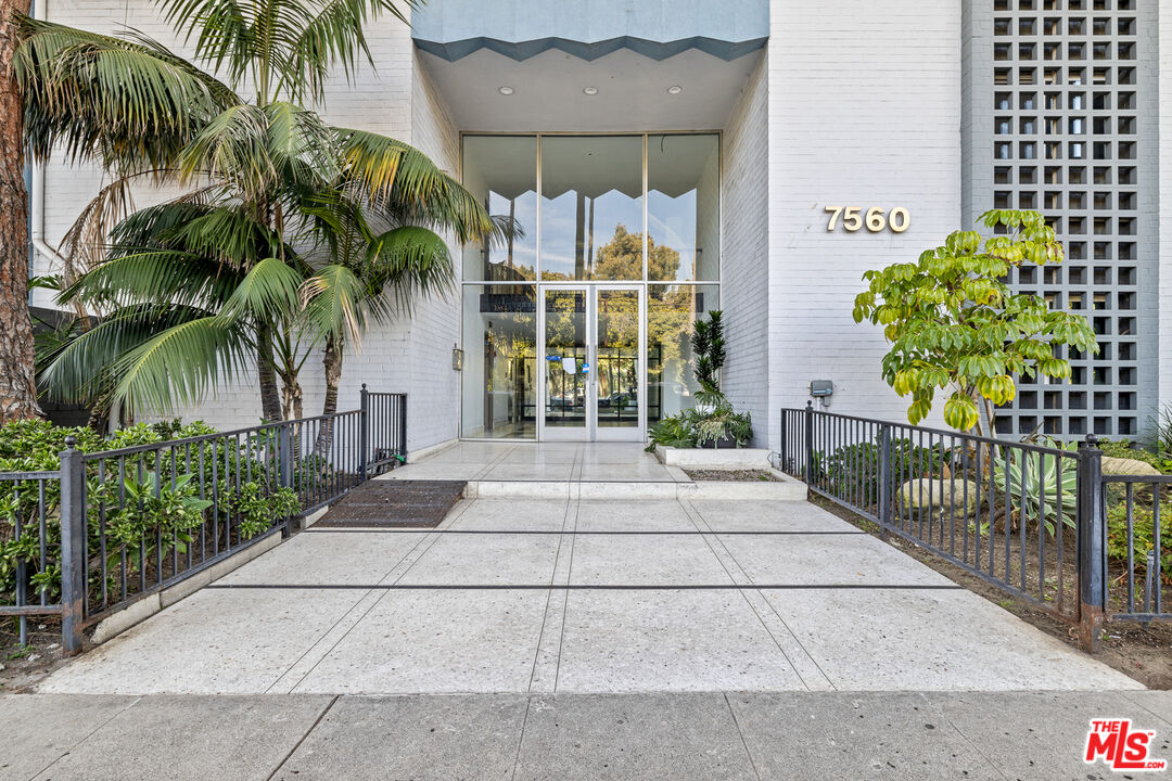7560 HOLLYWOOD BLVD Unit: 109