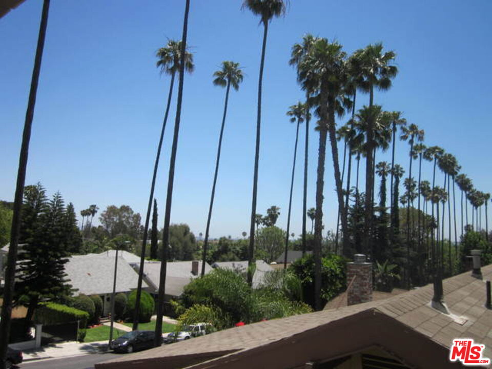 7560 HOLLYWOOD BLVD Unit: 109