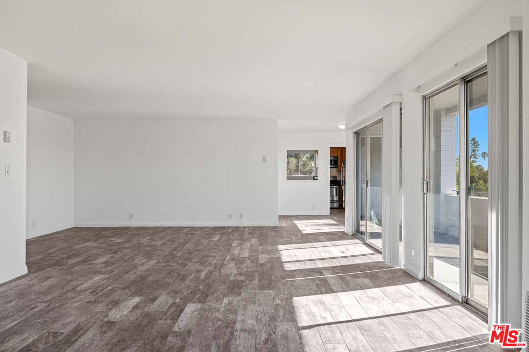 7560 HOLLYWOOD BLVD Unit: 109