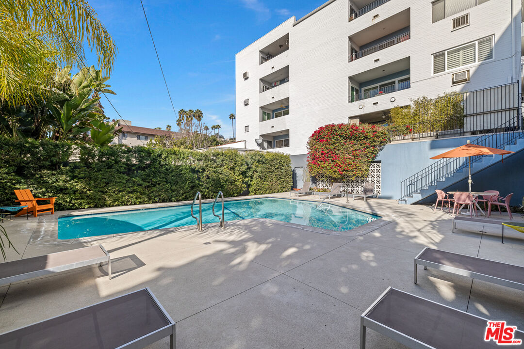 7560 HOLLYWOOD BLVD Unit: 109