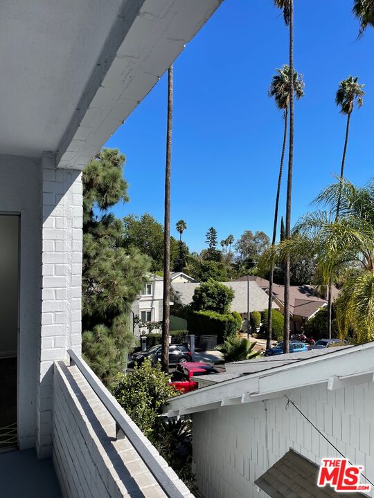 7560 HOLLYWOOD BLVD Unit: 109