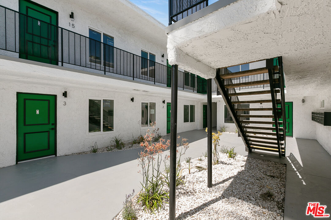 6736 Woodley Ave Unit: 14