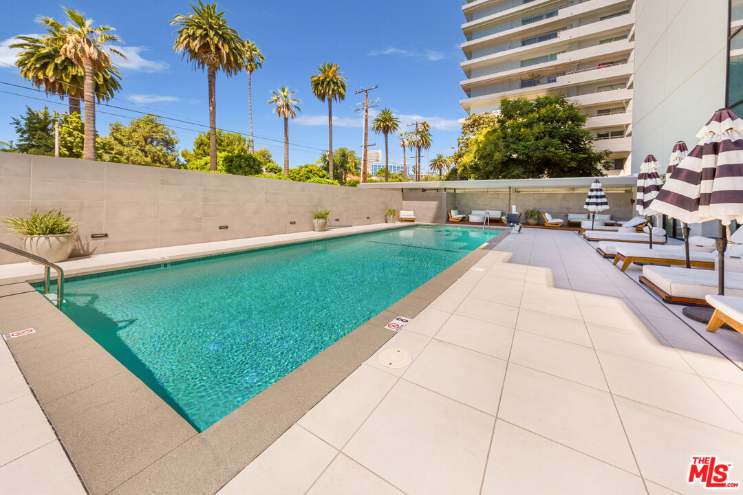 818 N Doheny Dr Unit: 206