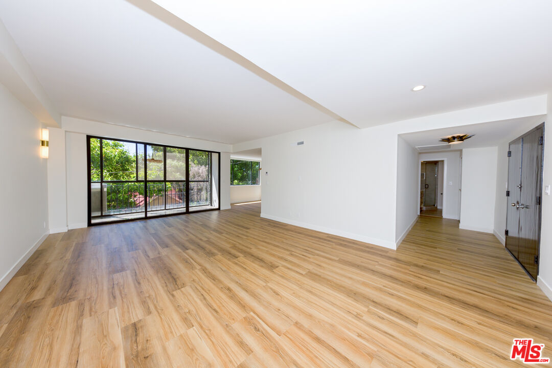 818 N Doheny Dr Unit: 206