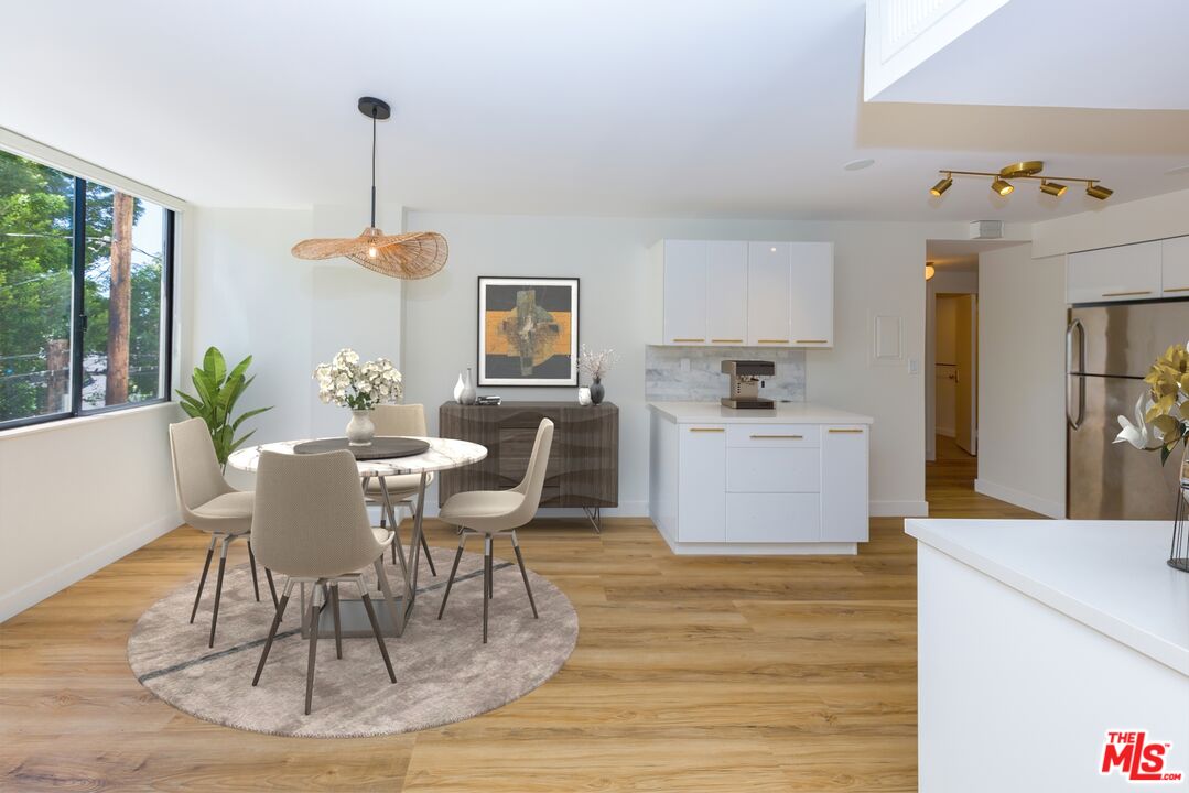 818 N Doheny Dr Unit: 206