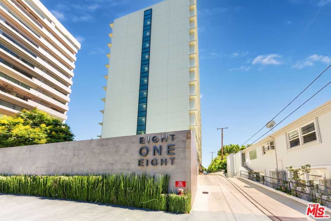 818 N Doheny Dr Unit: 206