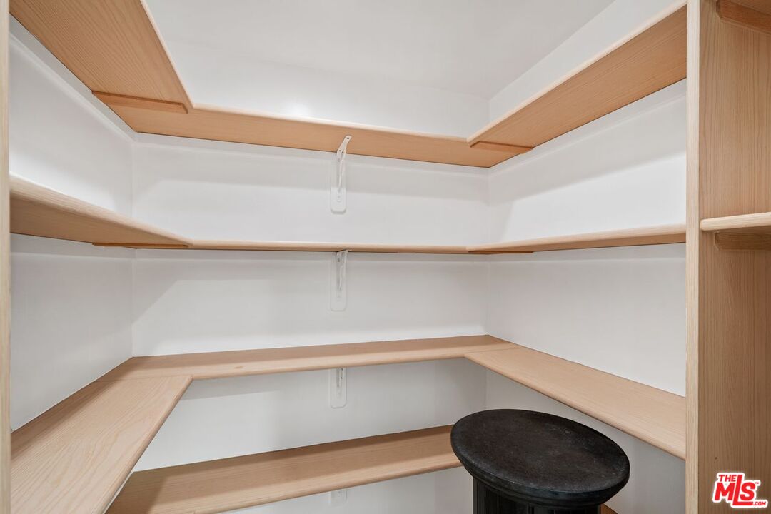 949 N Kings Rd Unit: 314