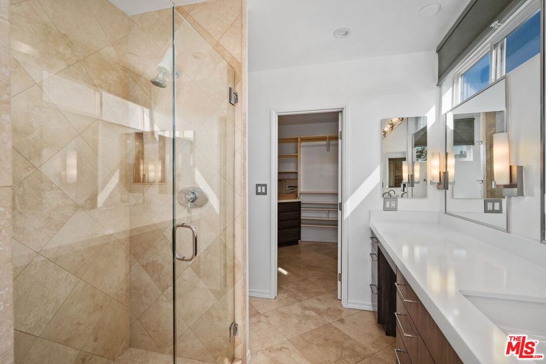 949 N Kings Rd Unit: 314