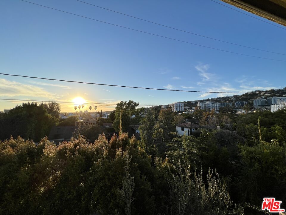 949 N Kings Rd Unit: 314