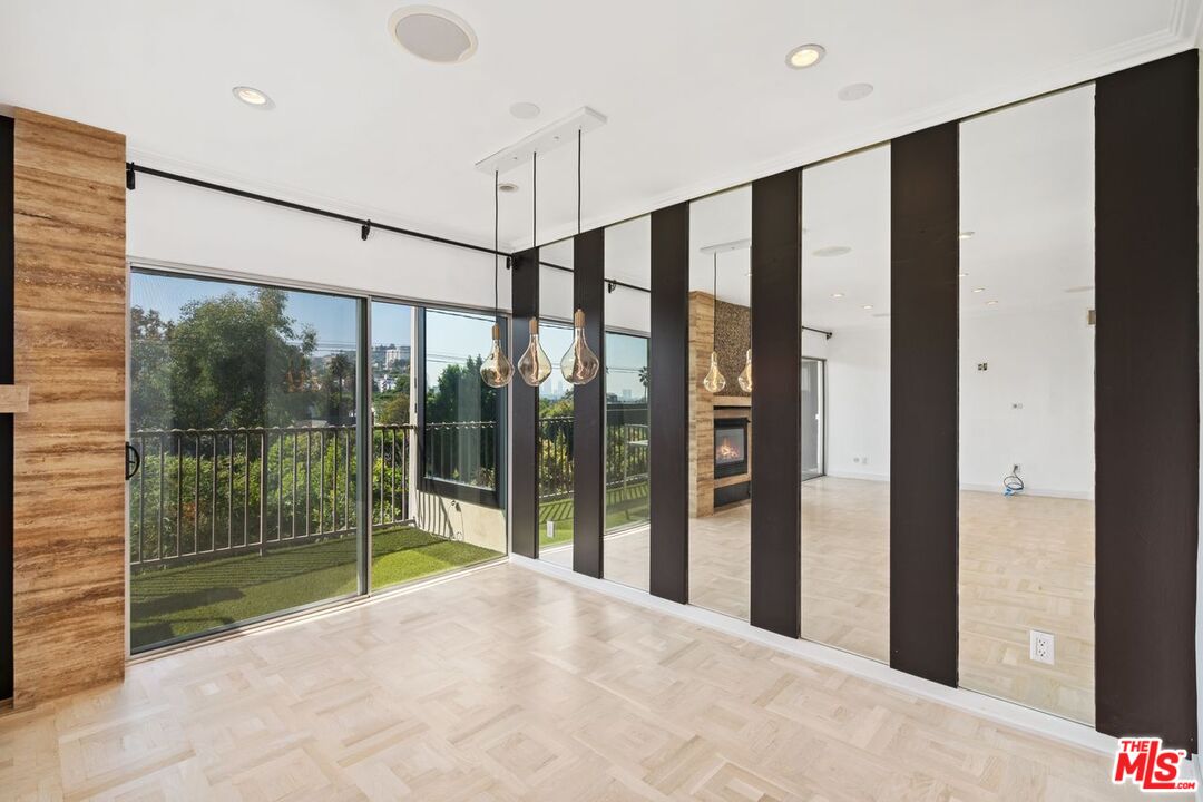 949 N Kings Rd Unit: 314