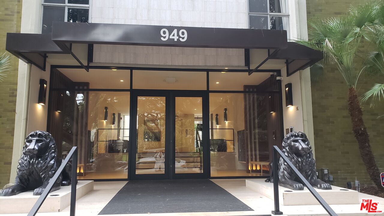 949 N Kings Rd Unit: 314