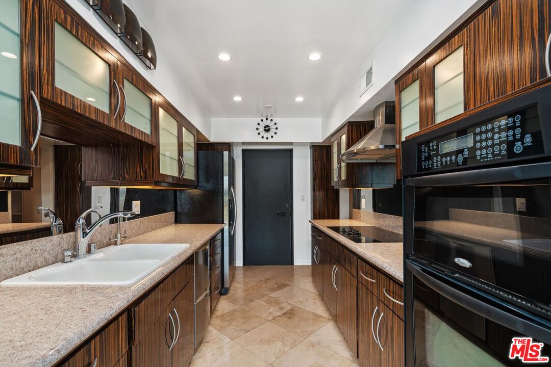 949 N Kings Rd Unit: 314